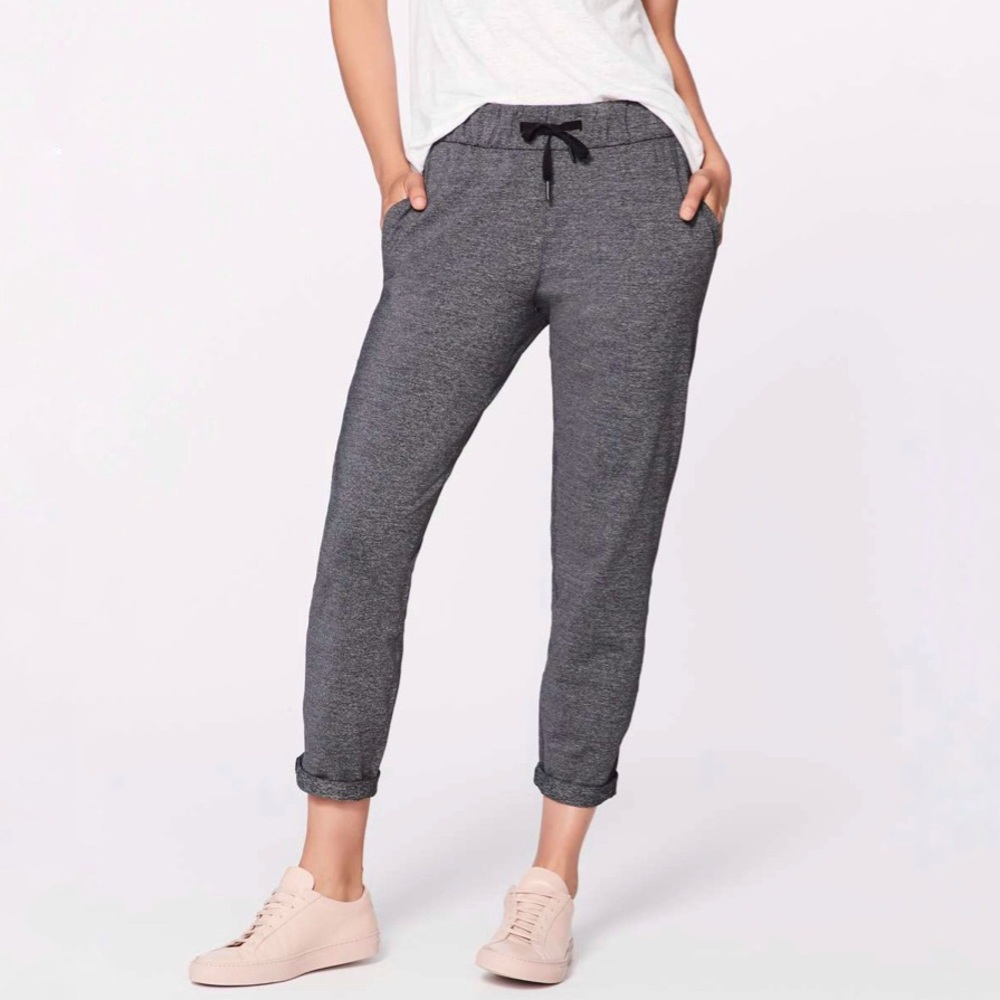 Lululemon | On The Fly Pant in Heathered Black Size 4